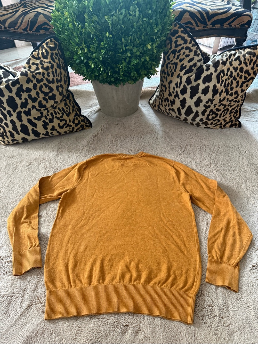 GAP Men's Small Crewneck Sweater in Mustard Yellow - Classic Lightweight Knit - Picture 4 of 4